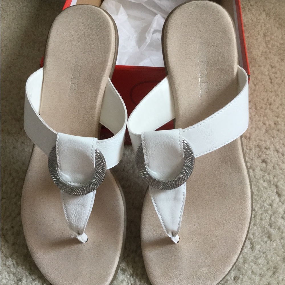 Aerosoles white sandals like new